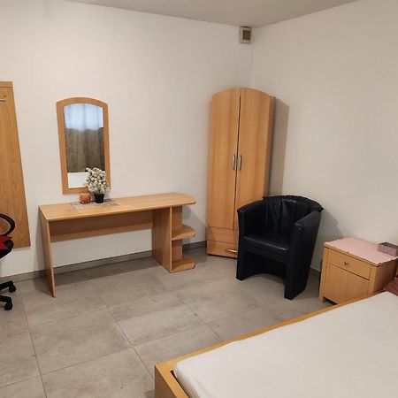 Halle, Top -Preise, 79 Qm Sd Fewo, Eg, Wahlweise Mit 1- 3 Dz, Tv Lounge, Kueche, Bad Wc Einfach Und Gut, Langzeitmieter Vb Preise ハレ エクステリア 写真