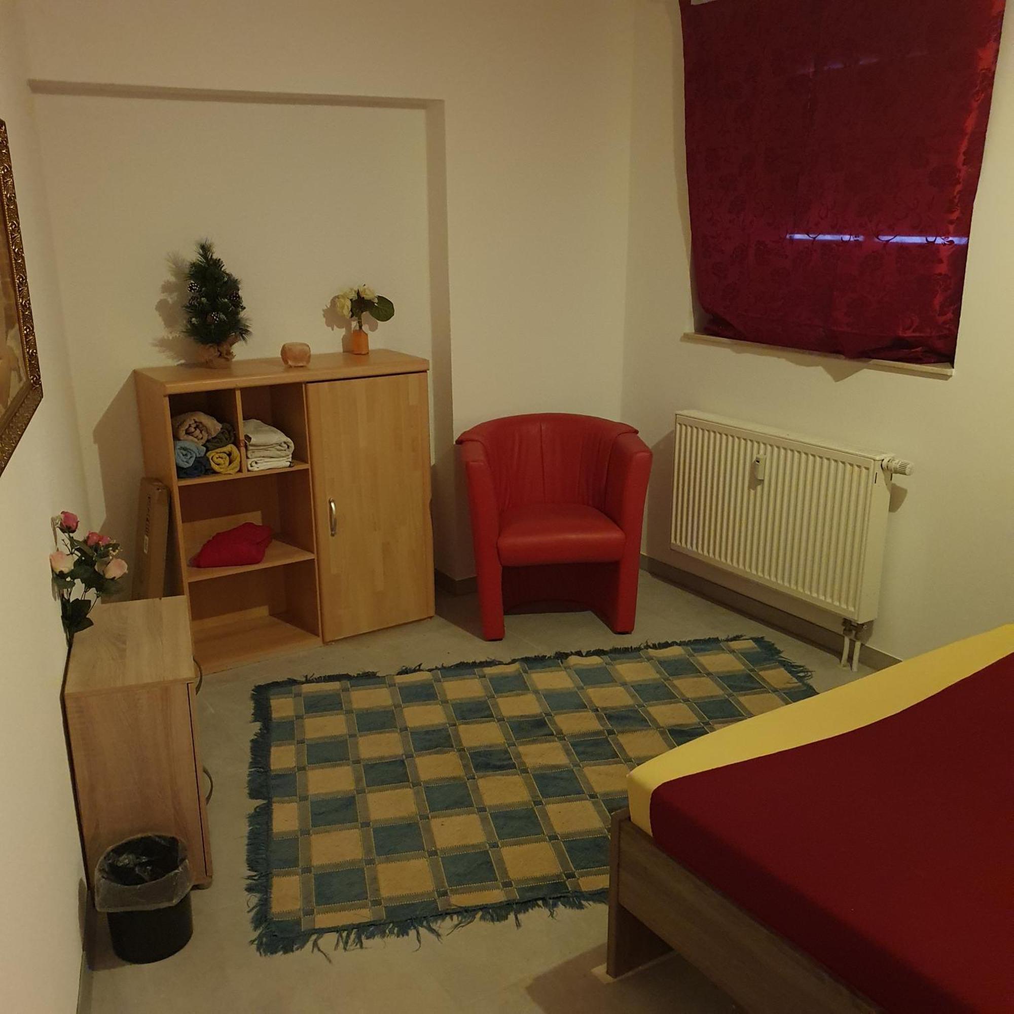 Halle, Top -Preise, 79 Qm Sd Fewo, Eg, Wahlweise Mit 1- 3 Dz, Tv Lounge, Kueche, Bad Wc Einfach Und Gut, Langzeitmieter Vb Preise ハレ エクステリア 写真