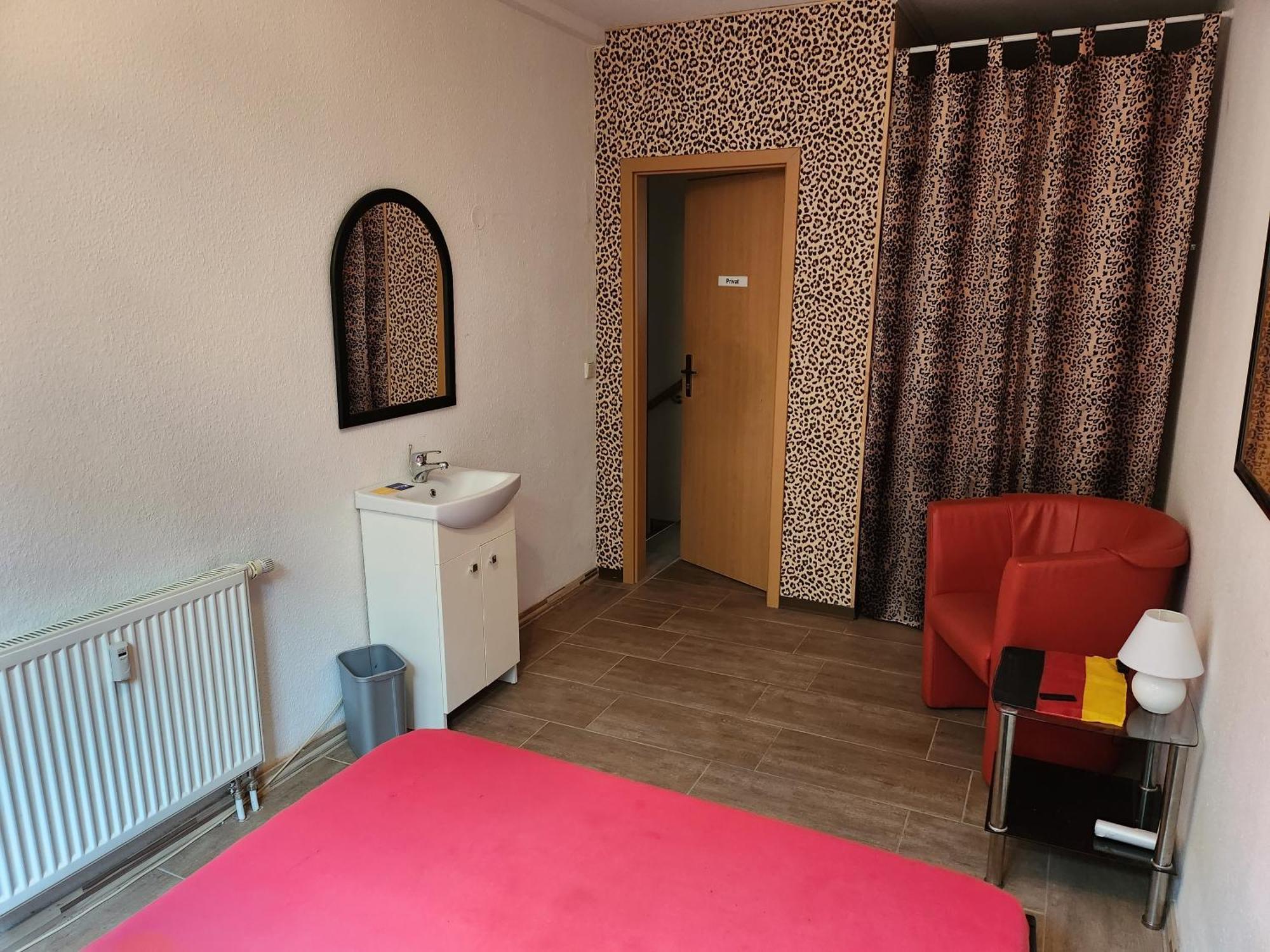 Halle, Top -Preise, 79 Qm Sd Fewo, Eg, Wahlweise Mit 1- 3 Dz, Tv Lounge, Kueche, Bad Wc Einfach Und Gut, Langzeitmieter Vb Preise ハレ エクステリア 写真