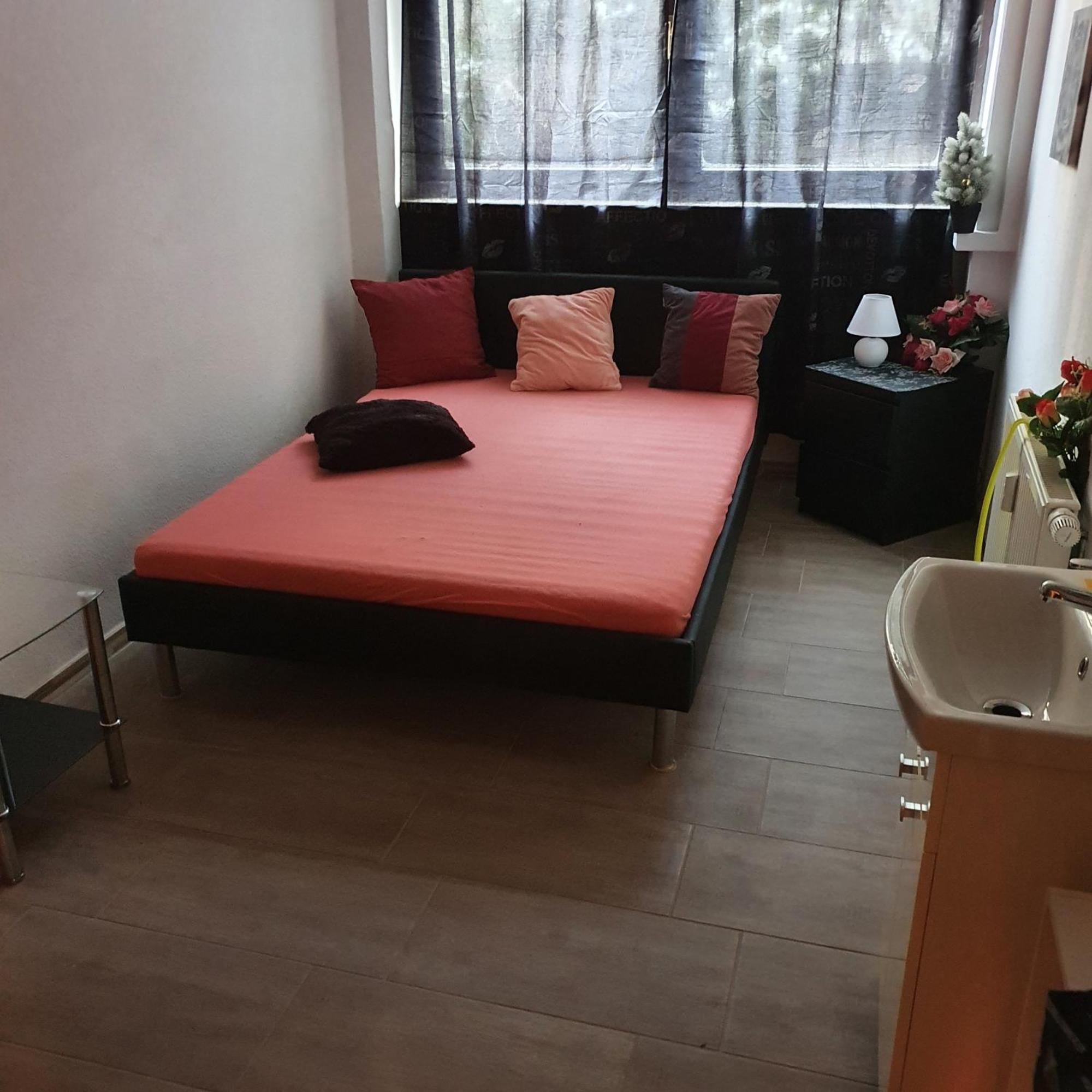 Halle, Top -Preise, 79 Qm Sd Fewo, Eg, Wahlweise Mit 1- 3 Dz, Tv Lounge, Kueche, Bad Wc Einfach Und Gut, Langzeitmieter Vb Preise ハレ エクステリア 写真