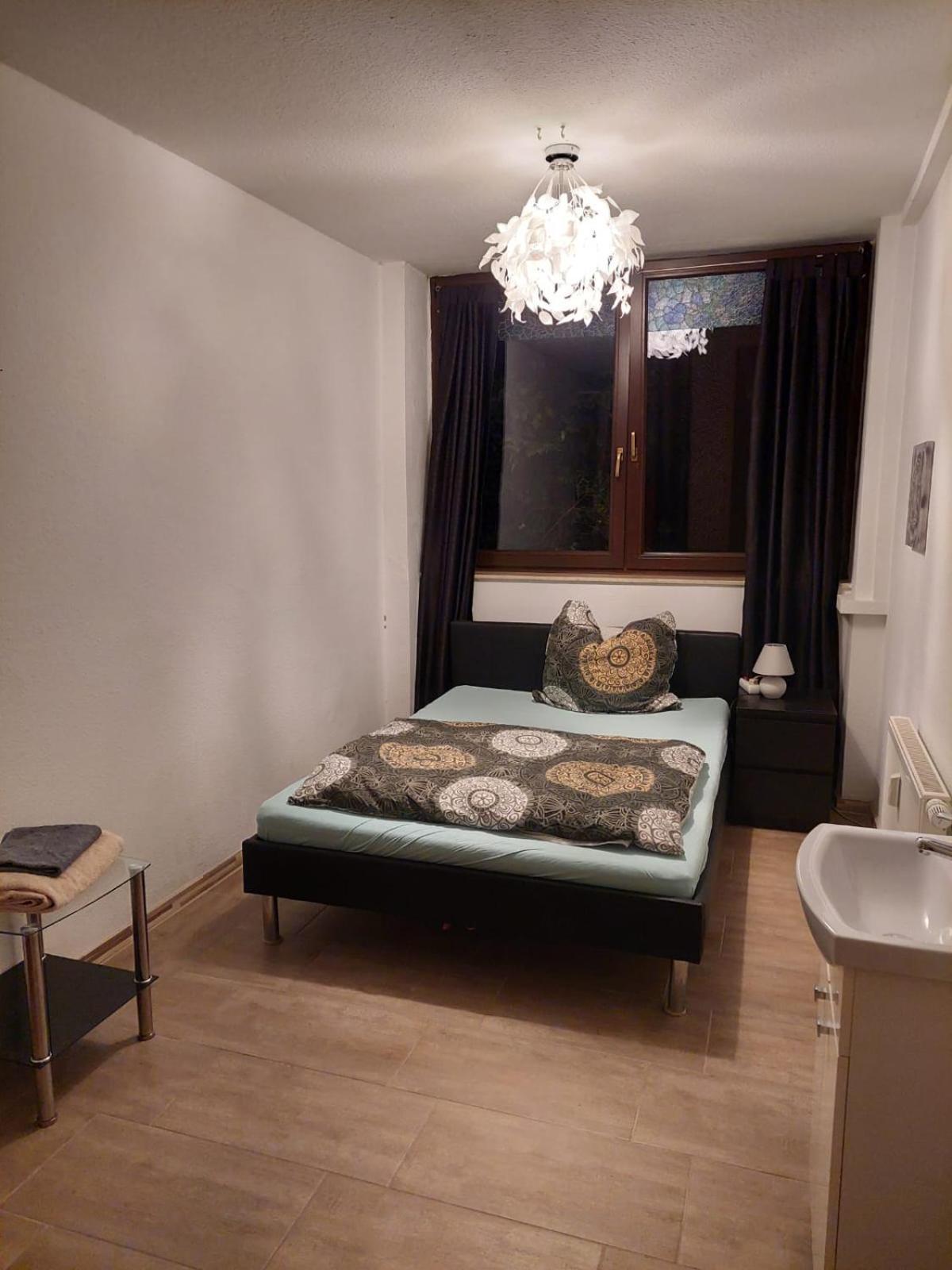 Halle, Top -Preise, 79 Qm Sd Fewo, Eg, Wahlweise Mit 1- 3 Dz, Tv Lounge, Kueche, Bad Wc Einfach Und Gut, Langzeitmieter Vb Preise ハレ エクステリア 写真